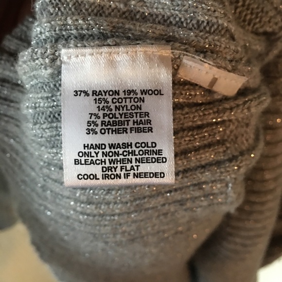 Women’s Gray Cable Knit Sweater Size Medium - Picture 5 of 8